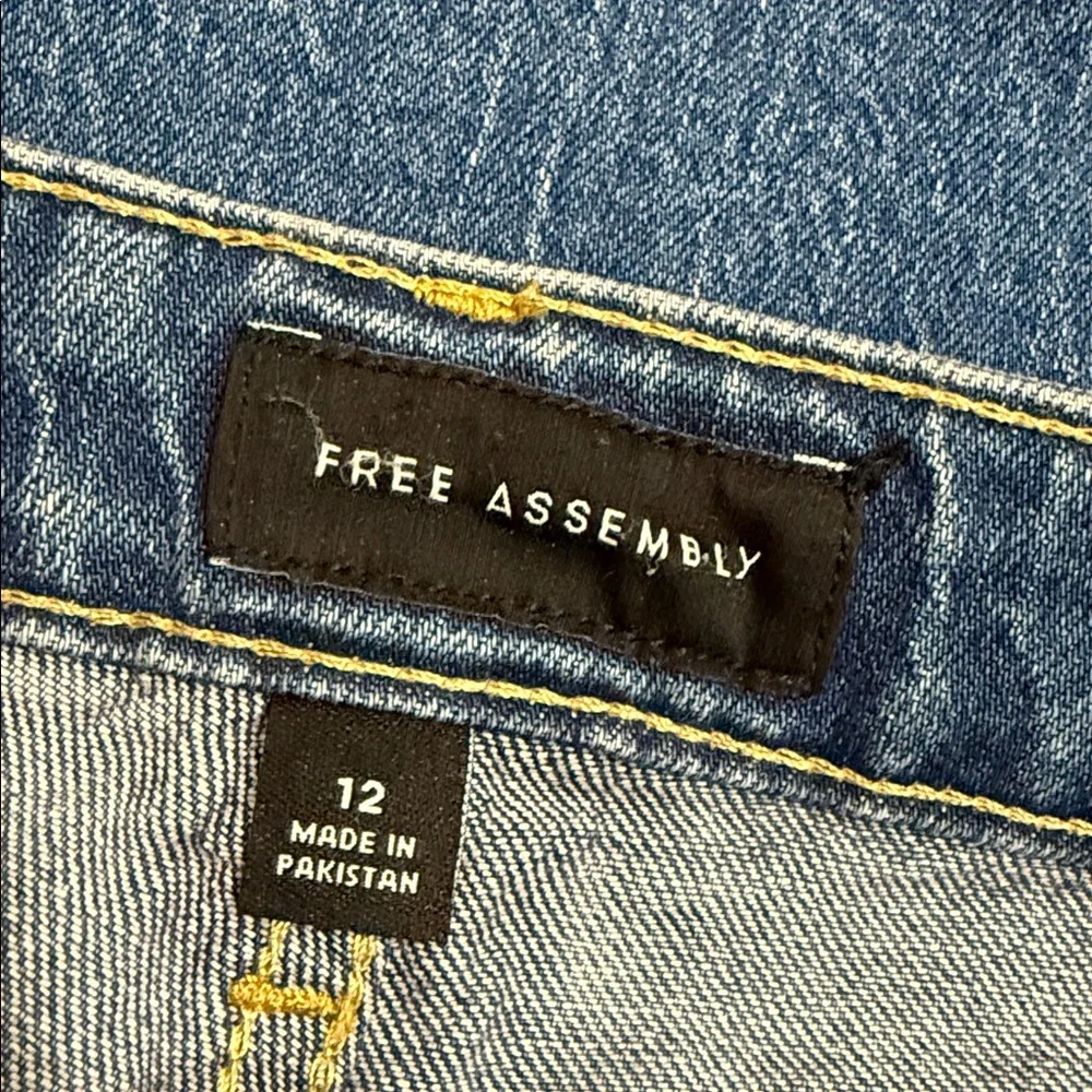 Free Assembly Women’s Hand Painted Boho‎ Floral High Rise Wide Leg Jeans Size 12 - Picture 7 of 9